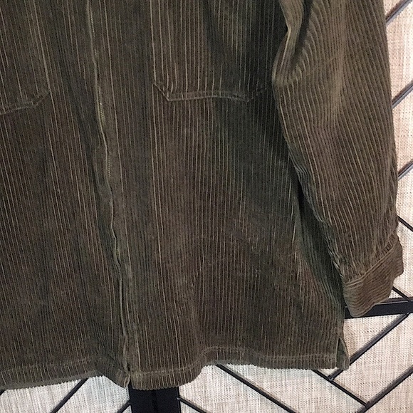 GENTLY USED COUNTY SEATS MEDIUM GREEN CORDUROY SHIRT  UNISEX - Picture 4 of 6